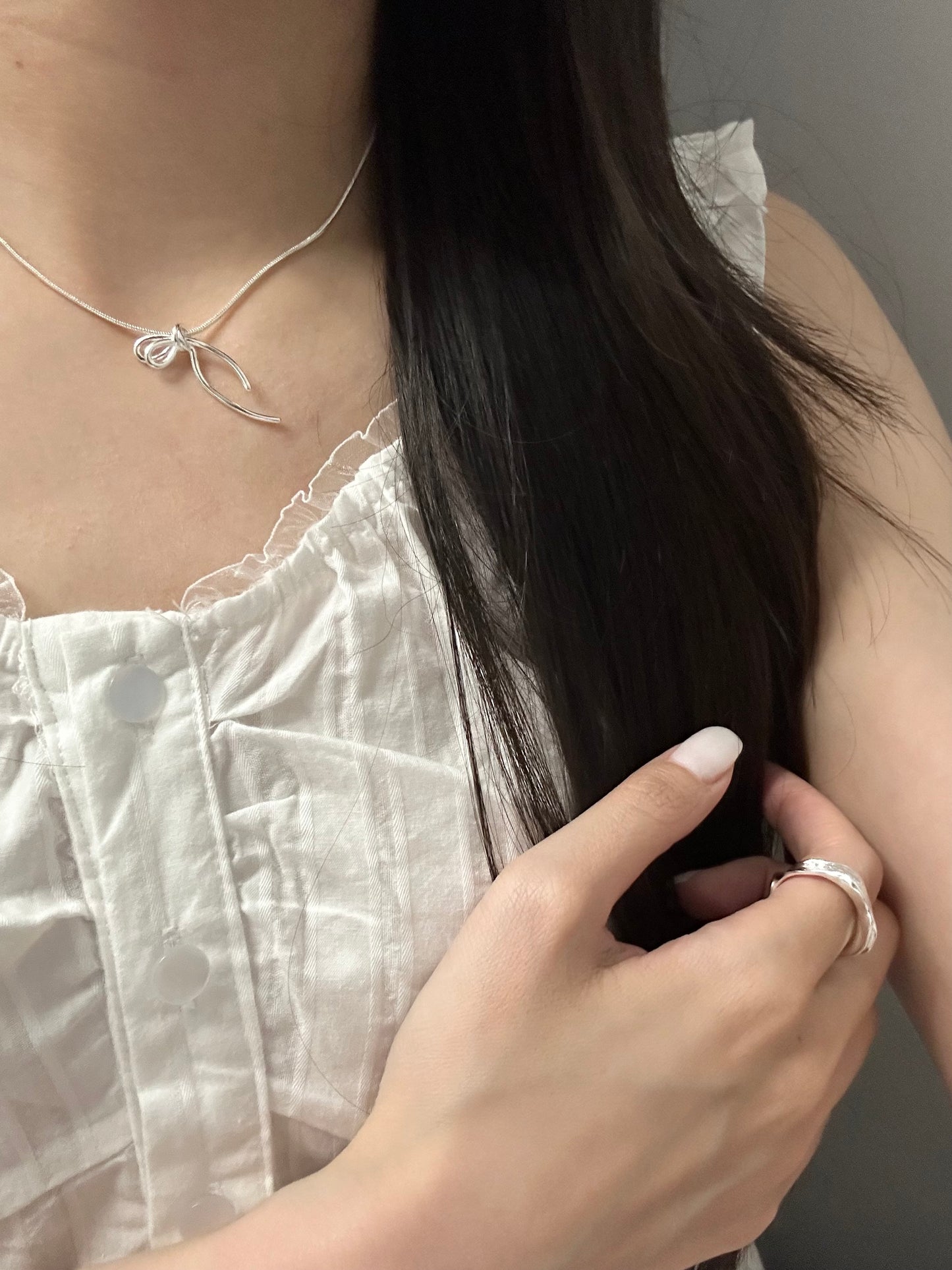 Single-Sided Bow Necklace