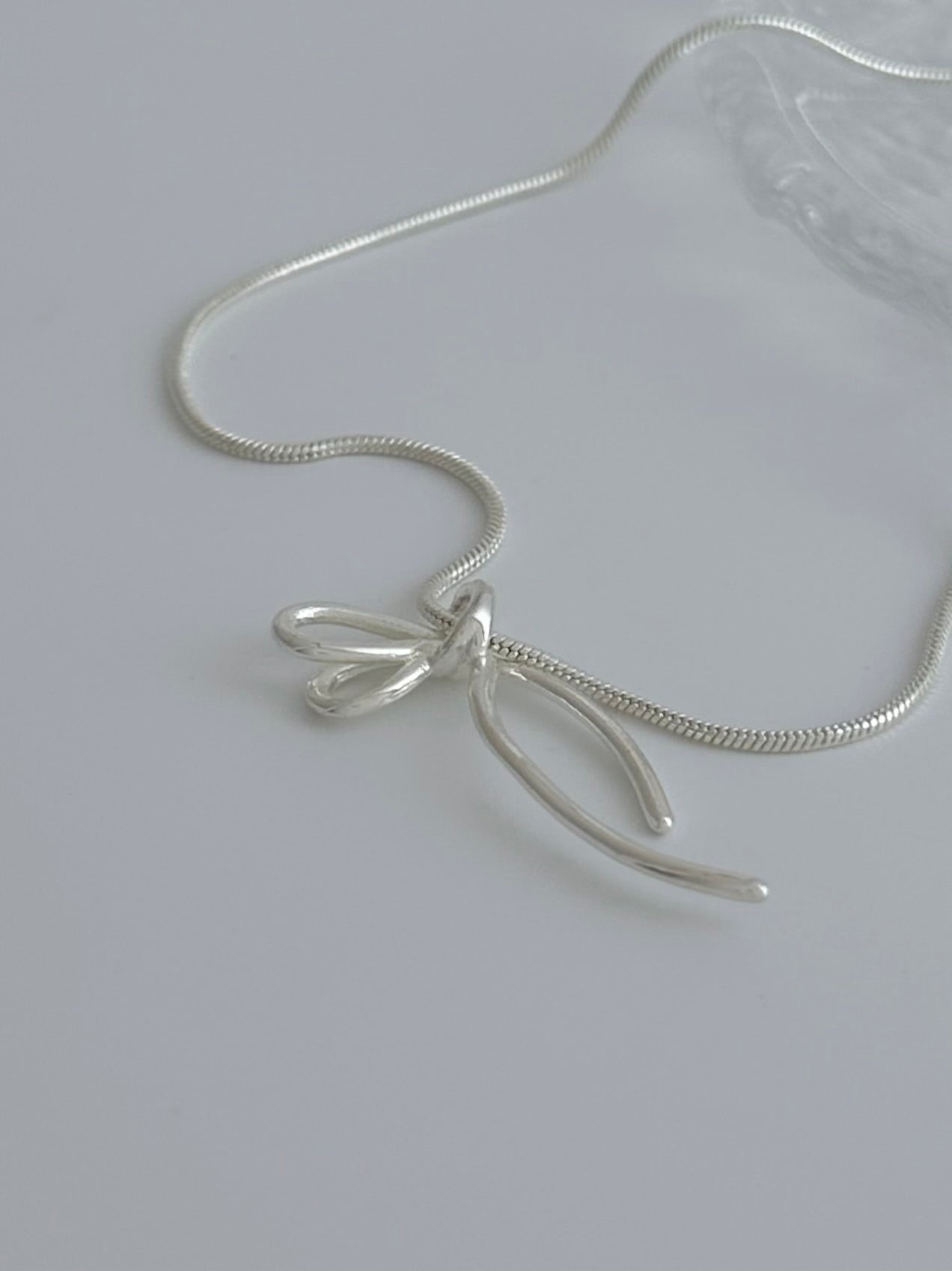 Single-Sided Bow Necklace
