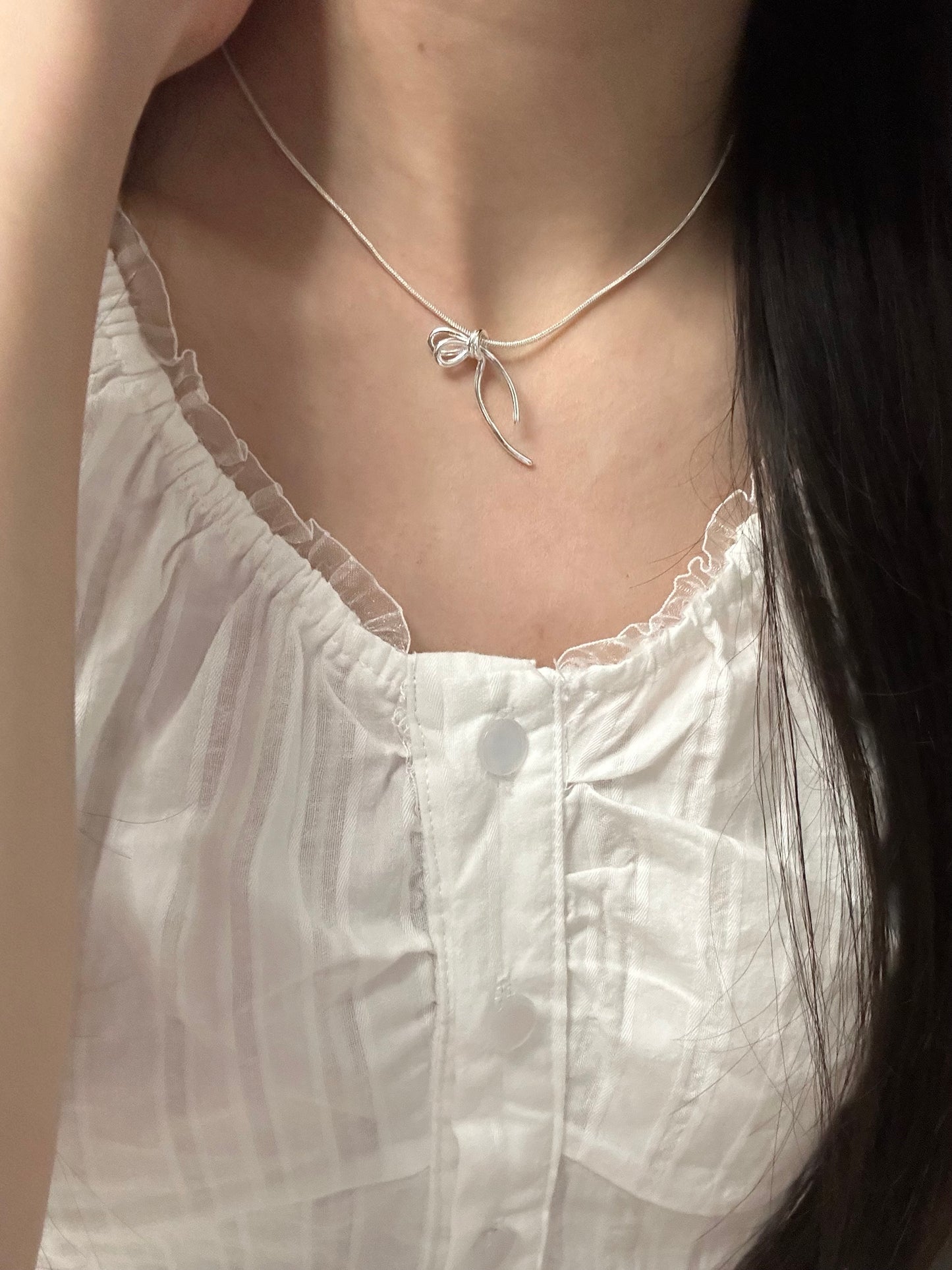 Single-Sided Bow Necklace