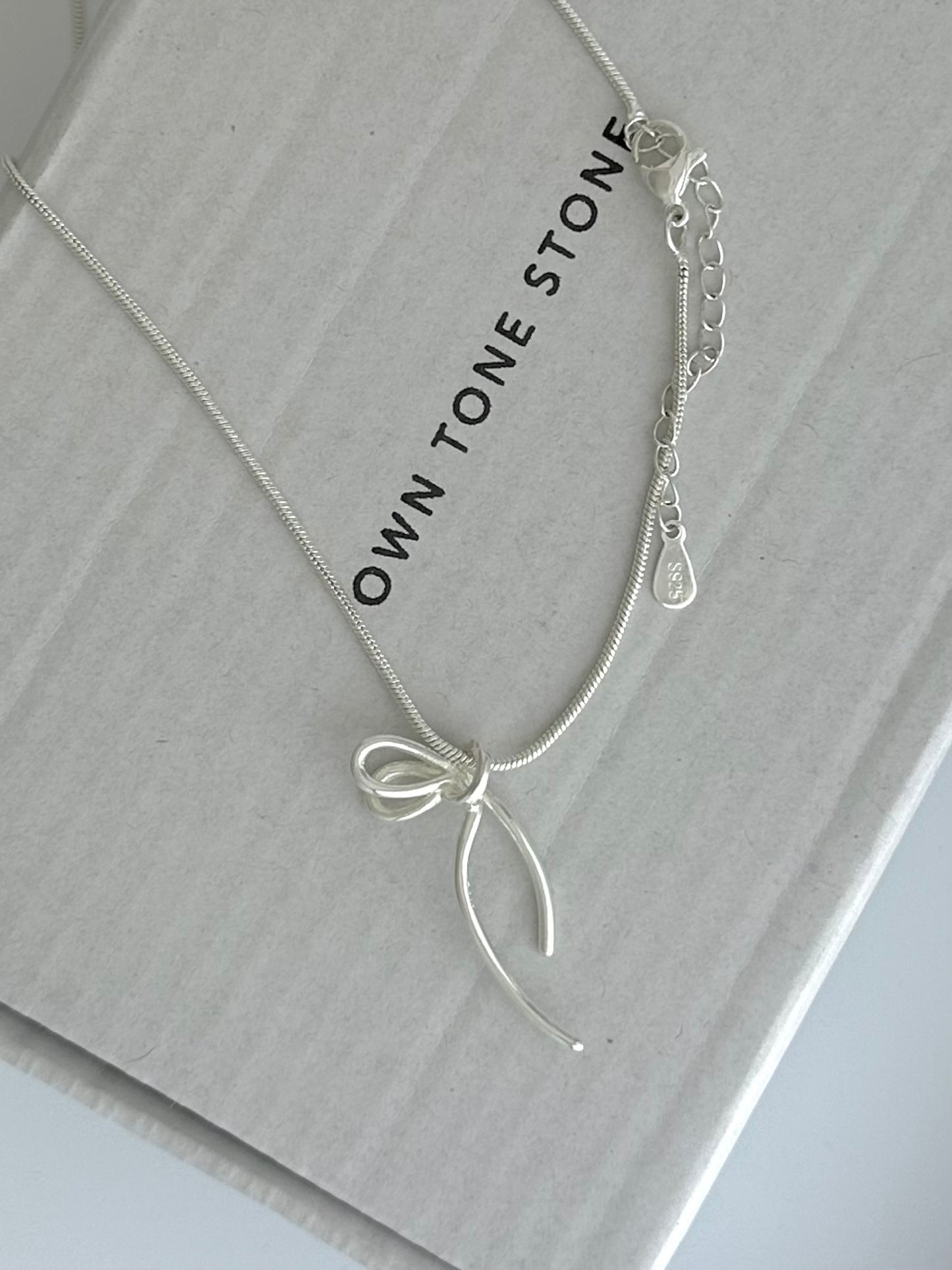 Single-Sided Bow Necklace