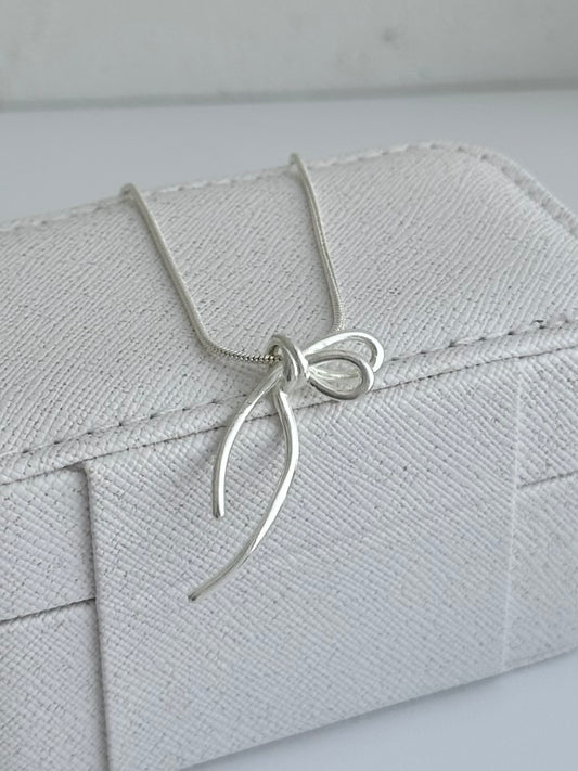 Single-Sided Bow Necklace